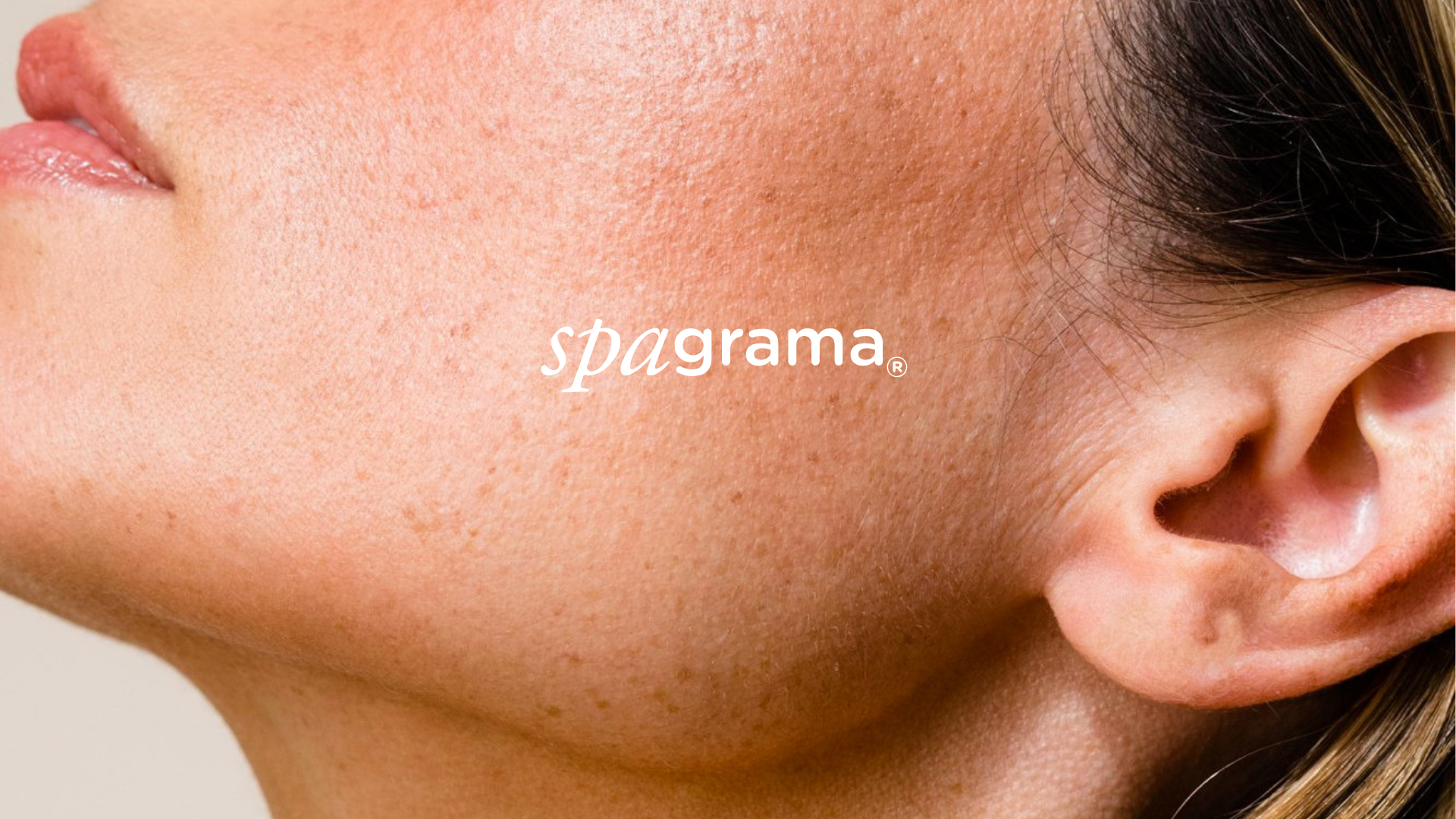 Detalle de piel luminosa en una experiencia de cuidado facial